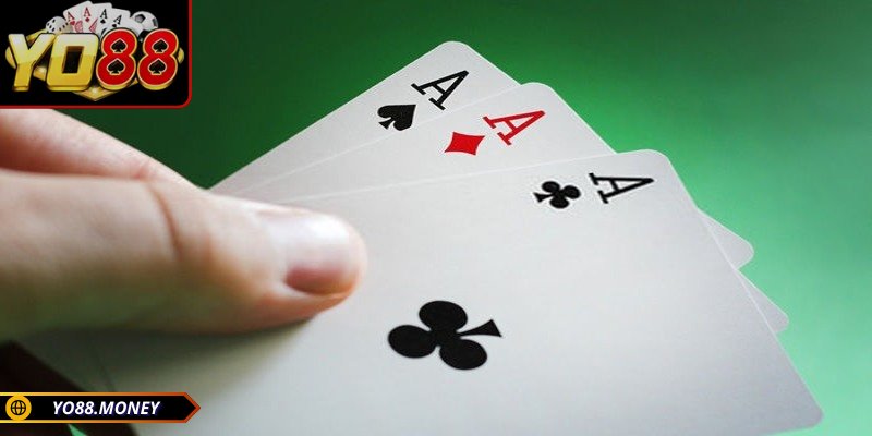 Tổng ba lá được cộng, lấy phần đơn vị so sánh